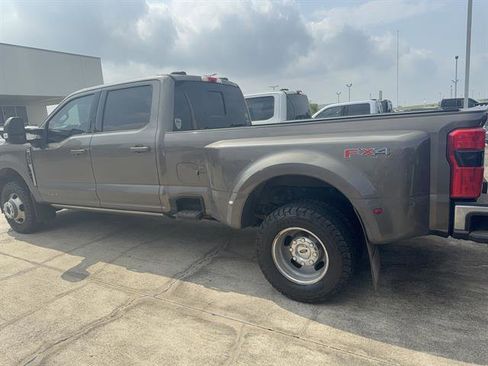 Used 2023 Ford F350 Lariat w/ Lariat Ultimate Package AWD/4WD image 2
