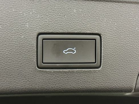 Used 2023 Volkswagen Atlas Cross Sport SE w/ Black Wheel Package AWD/4WD image 31