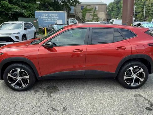 Certified 2024 Chevrolet Trax RS FWD image 5