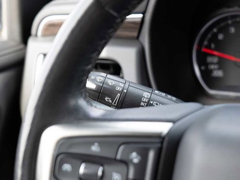 Used 2021 Chevrolet Tahoe LT w/ LT Signature Package image 18