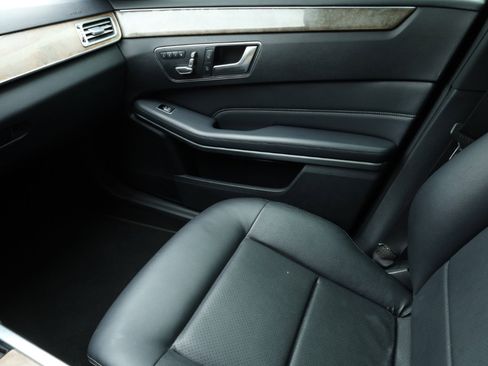Used 2016 Mercedes-Benz E 350 Sedan image 10