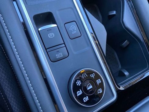 New 2025 Nissan Pathfinder SV image 20