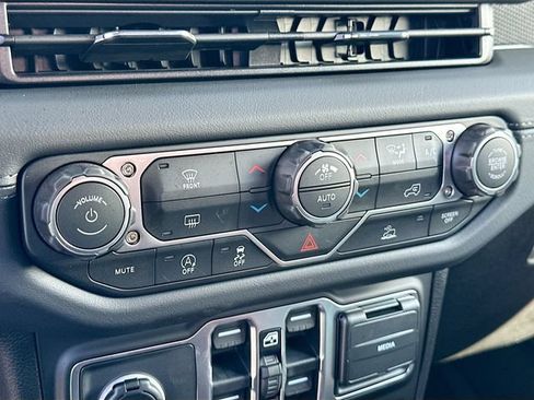 New 2026 Jeep Gladiator Rubicon AWD/4WD image 11