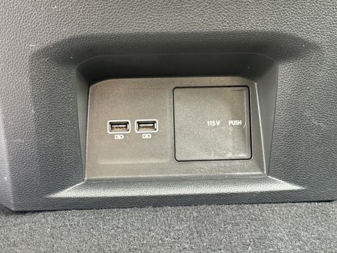 Used 2020 Volkswagen Atlas Cross Sport SE w/ Panoramic Sunroof Package image 24