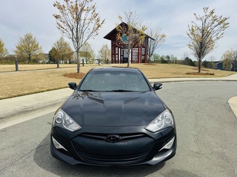 Used 2014 Hyundai Genesis 3.8 image 3