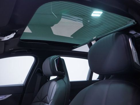 New 2026 BMW 740i w/ Premium Package image 8