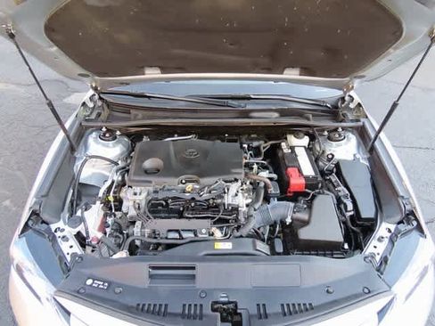 Used 2020 Toyota Camry LE image 10