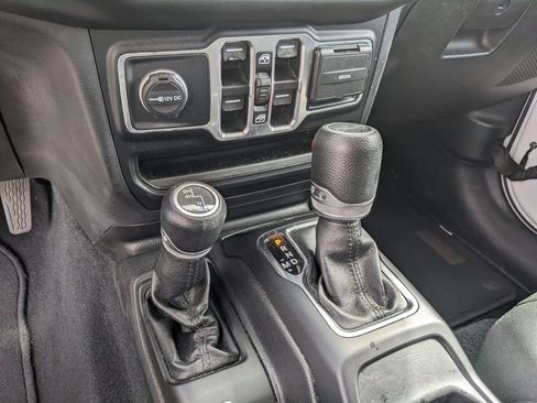Used 2019 Jeep Wrangler Unlimited Sport S image 27