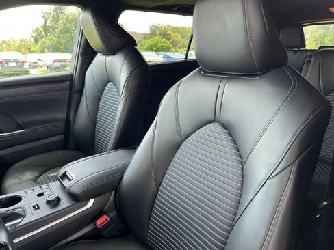 Used 2025 Toyota Highlander XSE AWD/4WD image 34