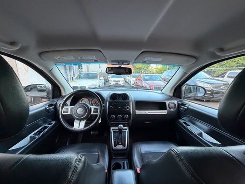 Used 2016 Jeep Compass Latitude FWD image 41