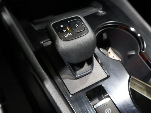 Used 2023 Nissan Rogue SV image 32