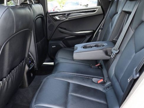 Used 2018 Porsche Macan AWD/4WD image 17