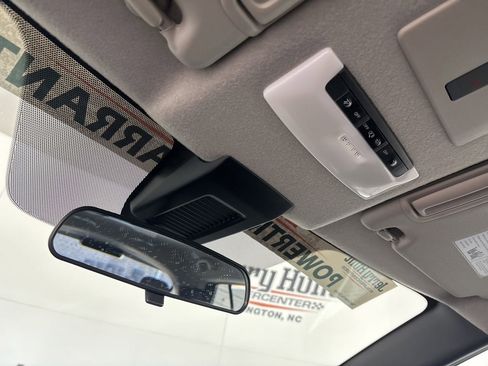 Used 2023 Nissan Kicks SR w/ SR Premium Package image 17