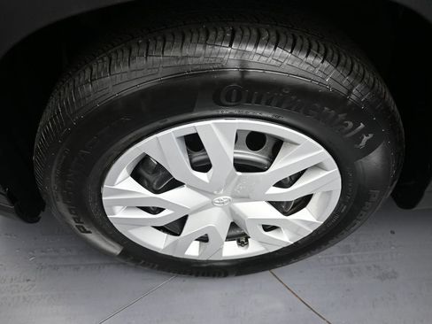 Certified 2022 Toyota Corolla Cross L AWD/4WD image 14