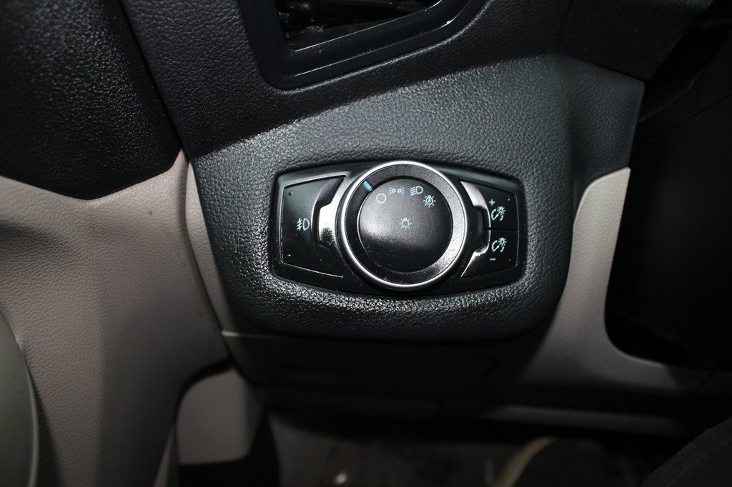 Used 2016 Ford C-MAX Energi SEL w/ Equipment Group 302A FWD image 18