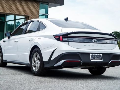 Certified 2025 Hyundai Sonata SE FWD image 10