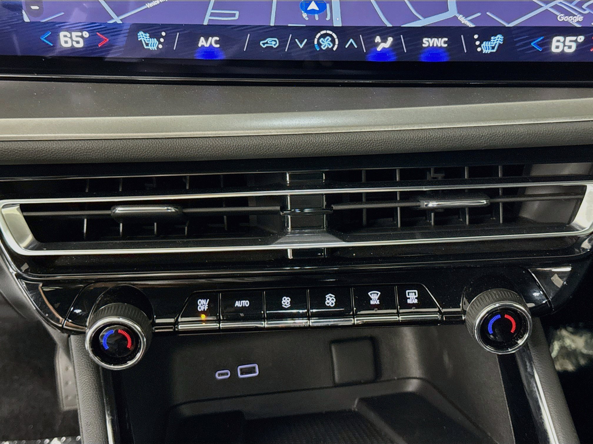 Used 2025 Chevrolet Traverse LT FWD image 18