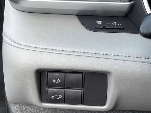 Used 2020 Toyota Highlander XLE FWD image 26