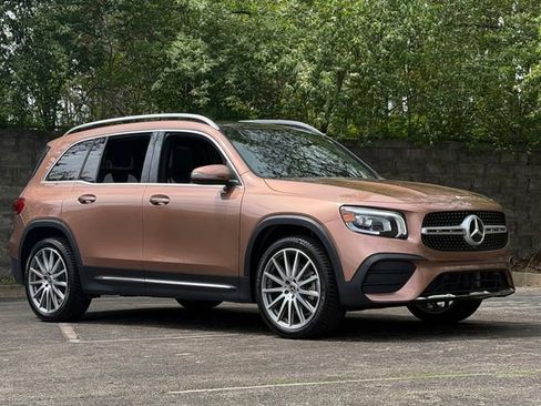 Used 2022 Mercedes-Benz GLB 250 4MATIC image 2