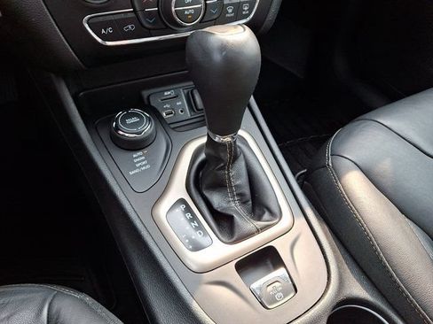 Certified 2018 Jeep Cherokee Limited AWD/4WD image 19