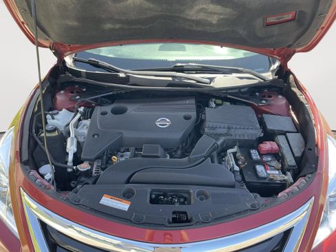 Used 2015 Nissan Altima 2.5 SV w/ Convenience Package FWD image 9