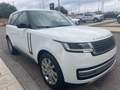 Used 2025 Land Rover Range Rover SE image 3