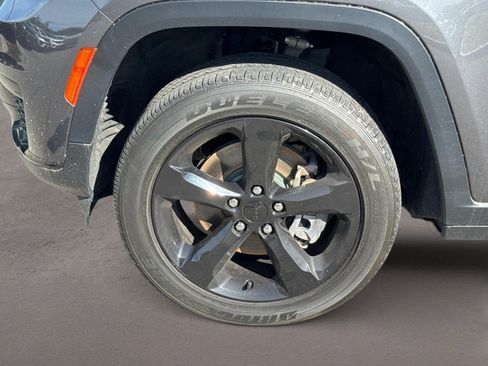 Used 2023 Jeep Grand Cherokee L Laredo AWD/4WD image 10
