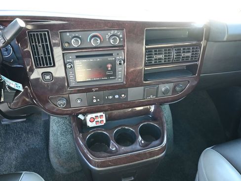 Used 2018 GMC Savana 2500 LS image 27