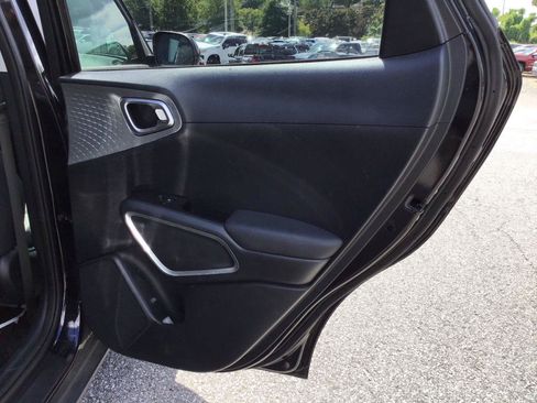 Used 2022 Kia Soul LX FWD image 5