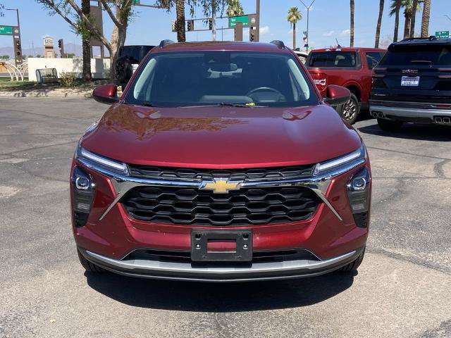 Used 2025 Chevrolet Trax LT w/ LT Convenience Package FWD image 3