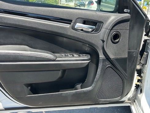 Used 2019 Chrysler 300 S w/ 300S Premium Group RWD image 22