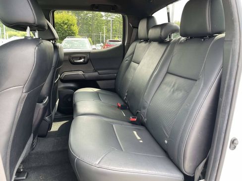 Used 2022 Toyota Tacoma TRD Sport w/ TRD Premium Sport Package AWD/4WD image 14