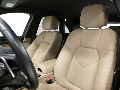 Certified 2024 Porsche Macan AWD/4WD image 5