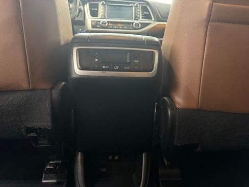Used 2017 Toyota Highlander Limited AWD/4WD image 33