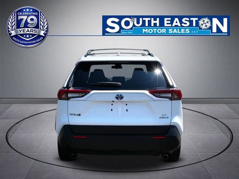 Used 2021 Toyota RAV4 LE AWD/4WD image 4