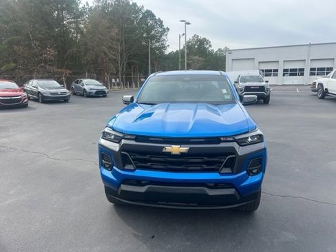 Used 2024 Chevrolet Colorado LT w/ LT Convenience Package III image 2