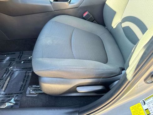 Used 2022 Toyota RAV4 LE image 22