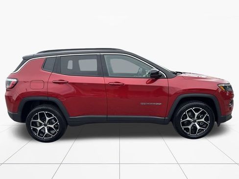 Used 2025 Jeep Compass Limited AWD/4WD image 7