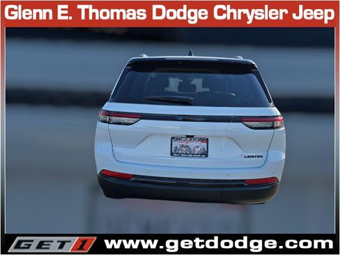 Used 2023 Jeep Grand Cherokee Limited w/ Black Appearance Package image 8