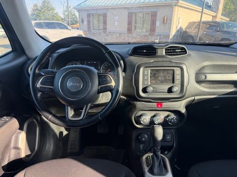 Used 2017 Jeep Renegade Latitude w/ Trailer Tow Group AWD/4WD image 12
