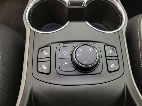 Used 2022 GMC Terrain SLT w/ Infotainment Package II image 8