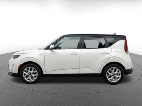 Used 2025 Kia Soul LX w/ LX Technology Package FWD image 4