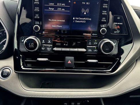 Used 2021 Toyota Highlander XLE image 18