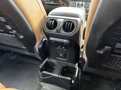 Used 2023 Jeep Gladiator Rubicon w/ Cold Weather Group AWD/4WD image 24