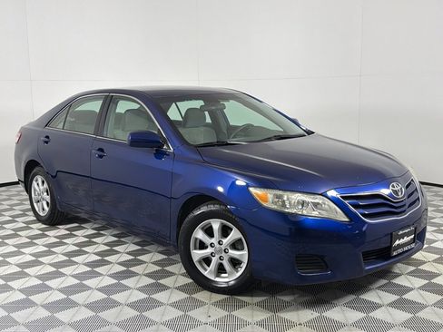Used 2010 Toyota Camry LE image 2