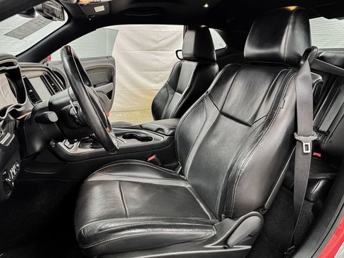 Used 2015 Dodge Challenger SXT Plus RWD image 9