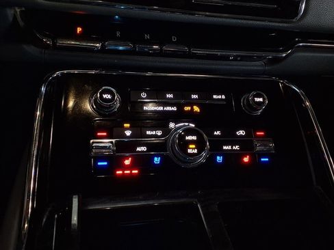 Used 2019 Lincoln Navigator L Reserve image 28