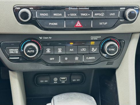 Used 2018 Kia Niro EX FWD image 12