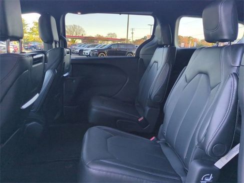 New 2026 Chrysler Pacifica Select image 14