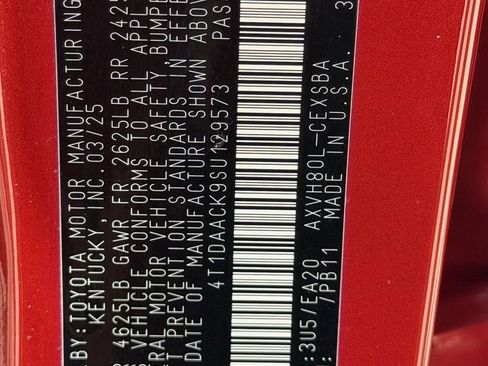 Used 2025 Toyota Camry SE image 32